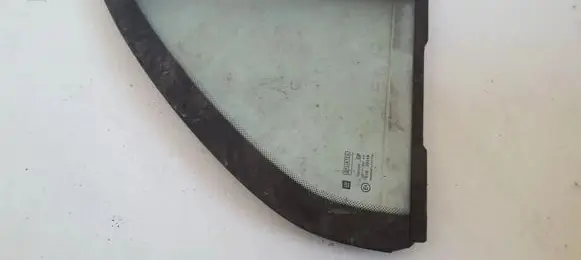 Rear vent window glass