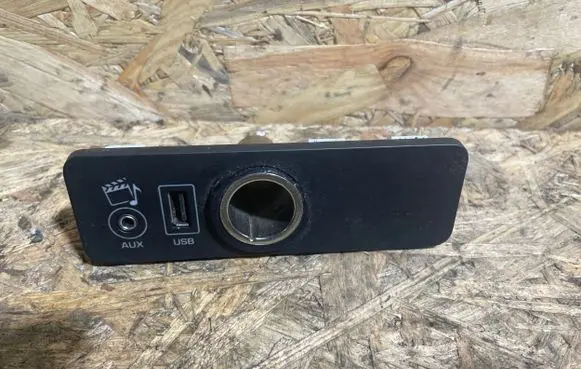 Jaguar XF AUX in-socket connector 28373818 13020110589