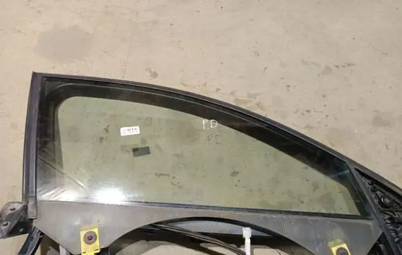 Audi A6 S6 C6 4F Front door window glass four-door AS2