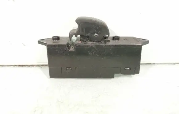 Mitsubishi Colt Electric window control switch C8DD563M 8608A077