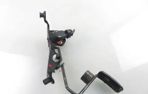 Toyota RAV 4 (XA20) Accelerator throttle pedal 8928133010