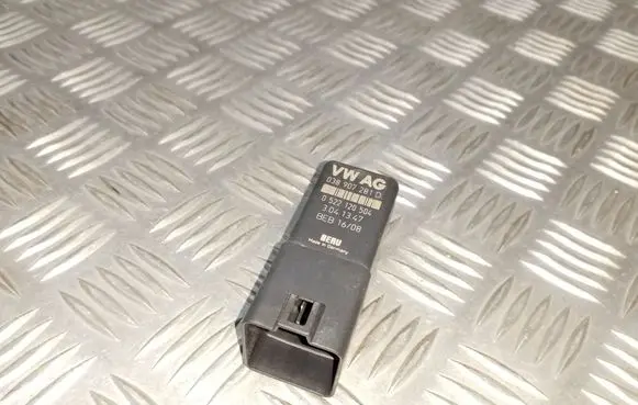 Glow plug pre-heat relay