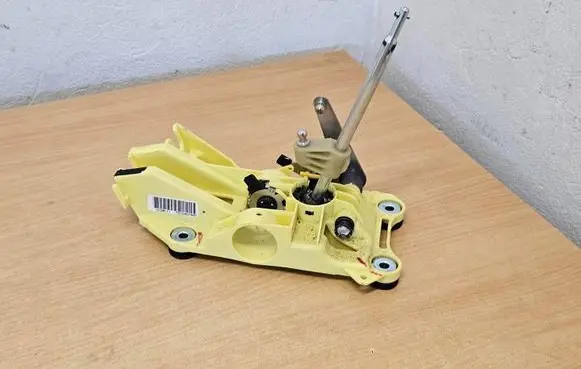 Volvo V50 Gear shifter/selector 31280764
