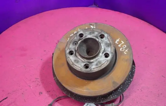 BMW 1 E81 E87 Front wheel hub spindle knuckle