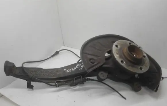 Volkswagen Touareg I Front wheel hub spindle knuckle 7L0407257A