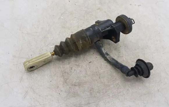 Volkswagen PASSAT B5 Clutch slave cylinder 8E1721401