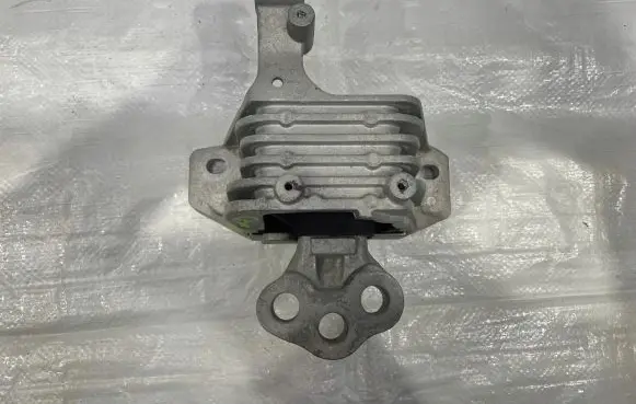 Jeep Cherokee Engine mount bracket P68141406AG