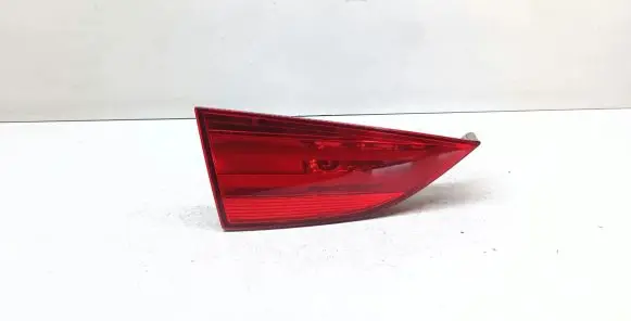 Tailgate rear/tail lights