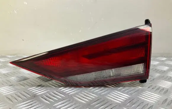 Tailgate rear/tail lights