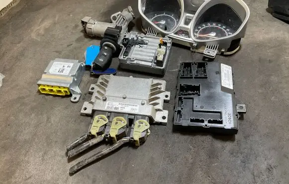 Engine ECU kit and lock set