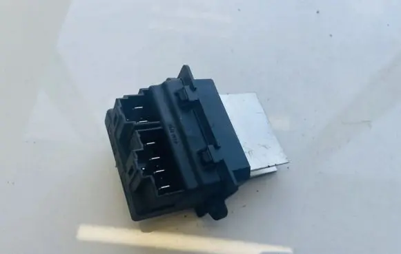 Chrysler Pacifica Heater blower motor/fan resistor 790834u8
