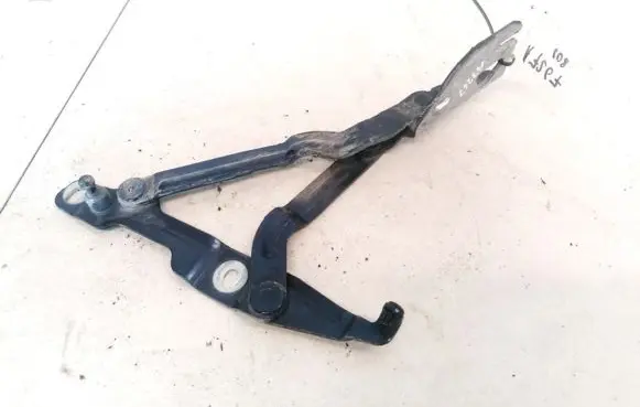 Audi A4 S4 B5 8D Tailgate/trunk/boot hinge 8D5827301A