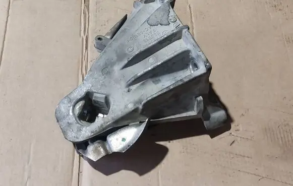 BMW X5 E70 Engine mounting bracket 6790022 580912 AC42100