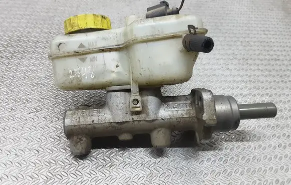 Volkswagen Polo IV 9N3 Master brake cylinder X5617