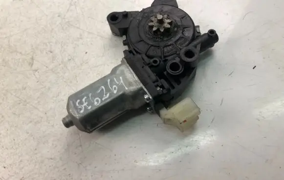 KIA Soul Front door window regulator motor 824501M000