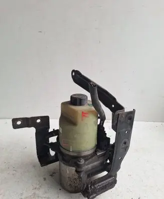 Ford Focus Power steering pump 4M513K514AD