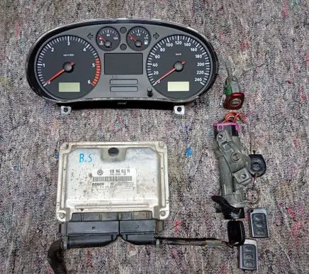 Seat Leon (1M) Engine ECU kit and lock set 038906012FK 4B0905851C