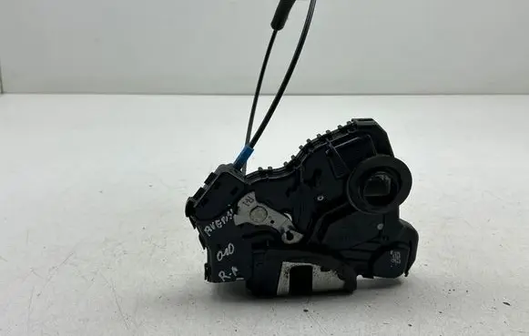 Toyota Avensis T270 Front door lock 