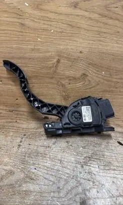 Volvo S80 Accelerator throttle pedal 6G929F836BD