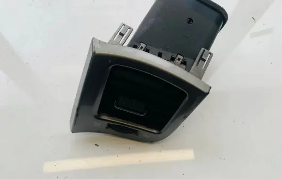 Toyota Avensis Verso Dash center air vent grill 5565044080 5565044050