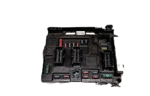 Peugeot 206+ Fuse module 9643498880 118470003G