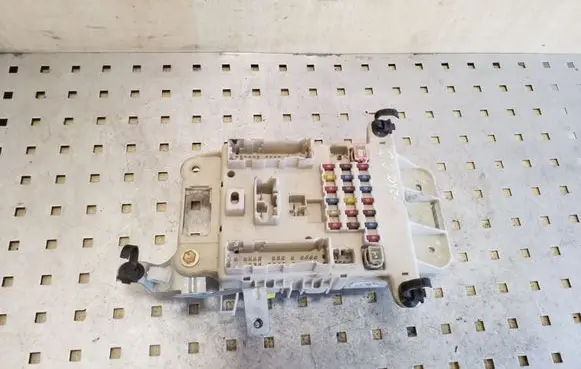 Toyota RAV 4 (XA20) Fuse box set