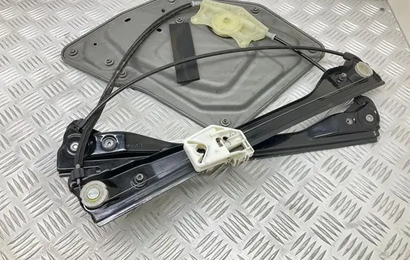 Skoda Superb B6 (3T) Front door window regulator with motor 8K0959802A