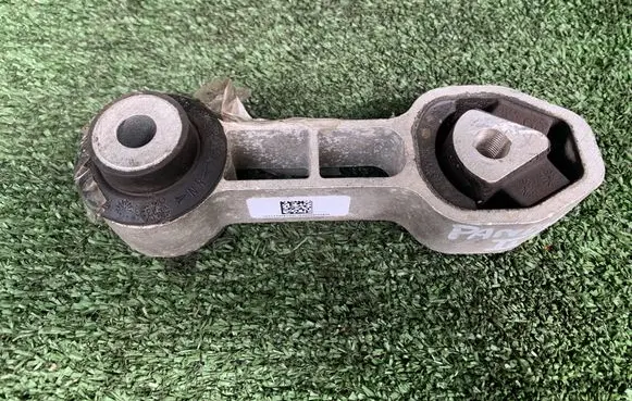 Fiat 500 Engine mount bracket 517326810
