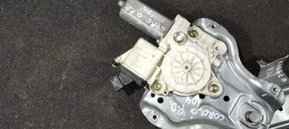 Toyota Corolla E120 E130 Front door window regulator motor 0130822032 9920461000405