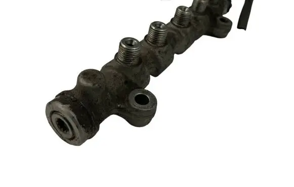 Opel Vivaro Fuel main line pipe 0445214175 090150L4 8200754773A