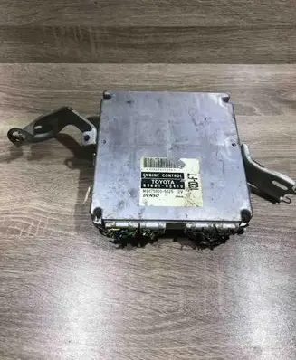 Toyota Avensis T220 Engine control unit/module ECU 8966105410