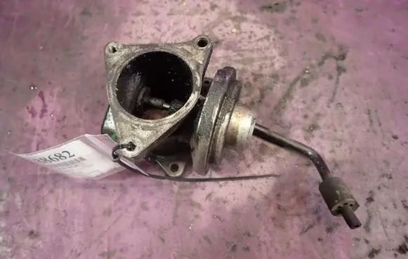 Volkswagen Touran I EGR valve 