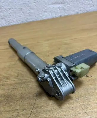 BMW X5 E70 Seat adjustment motor 0390203233 D9561