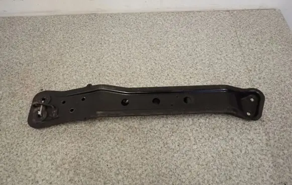 Hyundai Matrix Engine mounting bracket