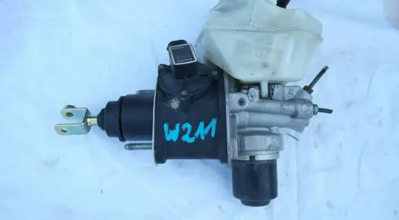 Mercedes-Benz E W211 Master brake cylinder A2114300302 0204251302