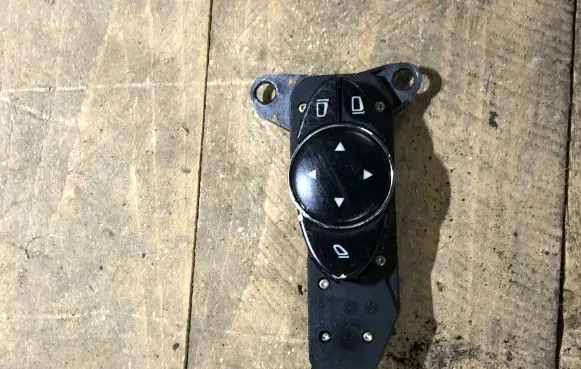 Wing mirror switch