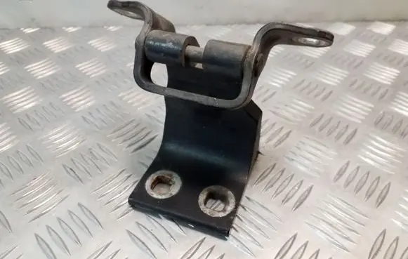 Jeep Cherokee III KJ Loading door lower hinge 