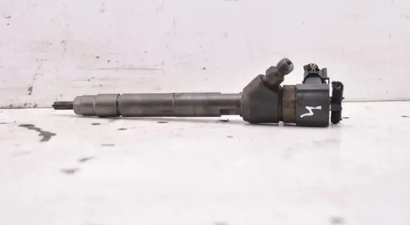 Hyundai ix35 Fuel injector 338002F300