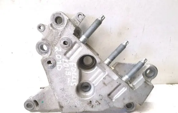 Ford Focus Engine mounting bracket