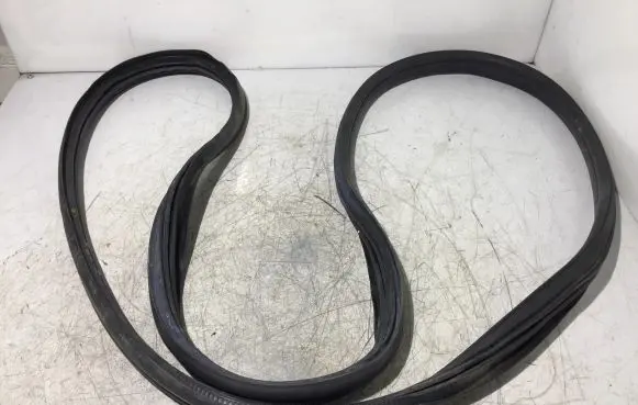 Rubber seal rear door