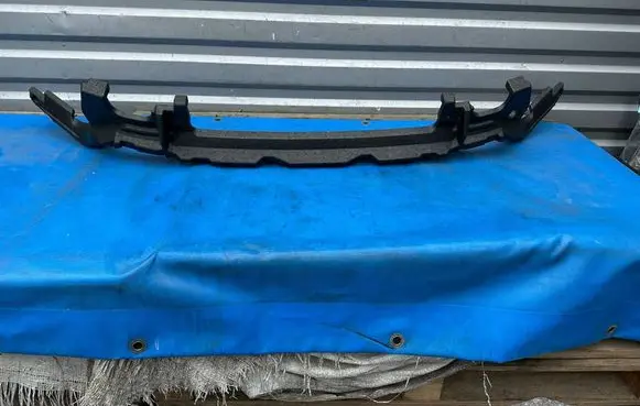 Audi Q7 4M Front bumper foam support bar 4M0807550P