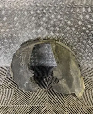 Front wheel arch liner splash guards