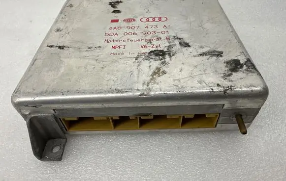 Audi 80 90 S2 B4 Engine control unit/module 4A0907473A 5DA00690301