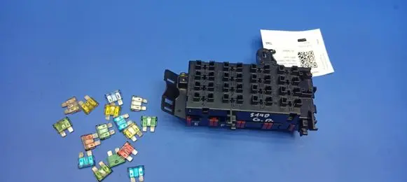 Mercedes-Benz S W140 Fuse module 1405451601 08554325 1405451740