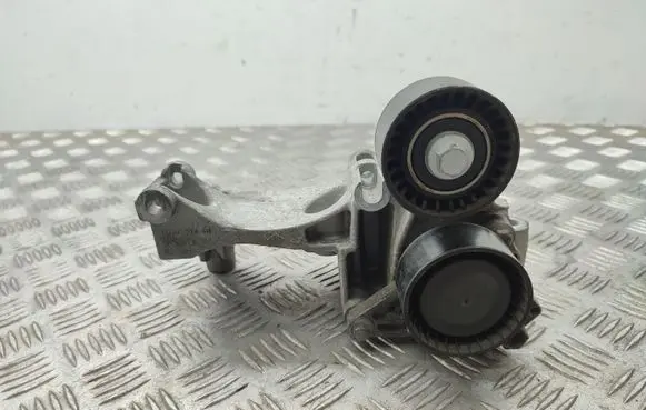 Nissan X-Trail T32 Generator/alternator bracket 