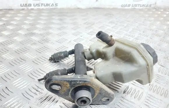 Master brake cylinder