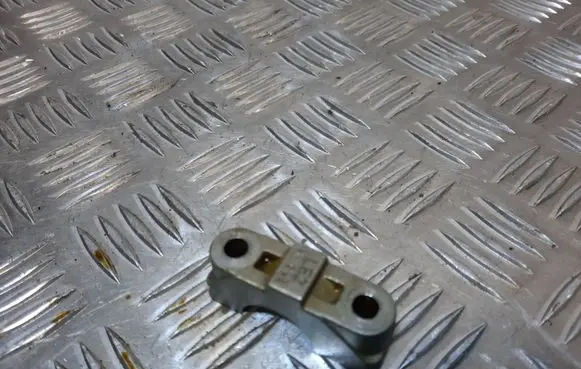 BMW 6 F12 F13 Camshaft holder 22819