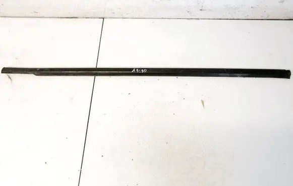 Chrysler PT Cruiser Front door glass trim molding 