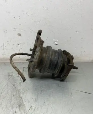 Engine mount bracket