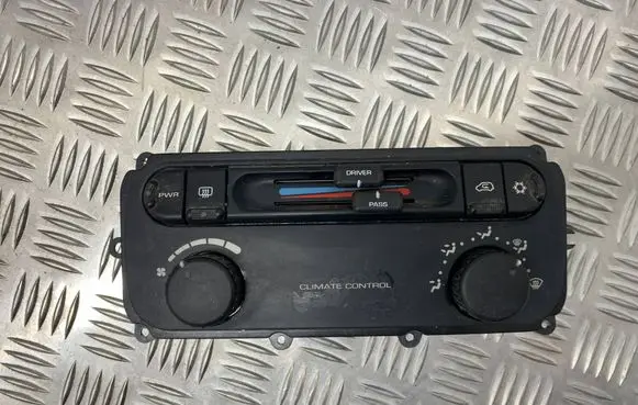 Chrysler Grand Voyager IV Climate control unit 05005039AA 039AA 2900775384